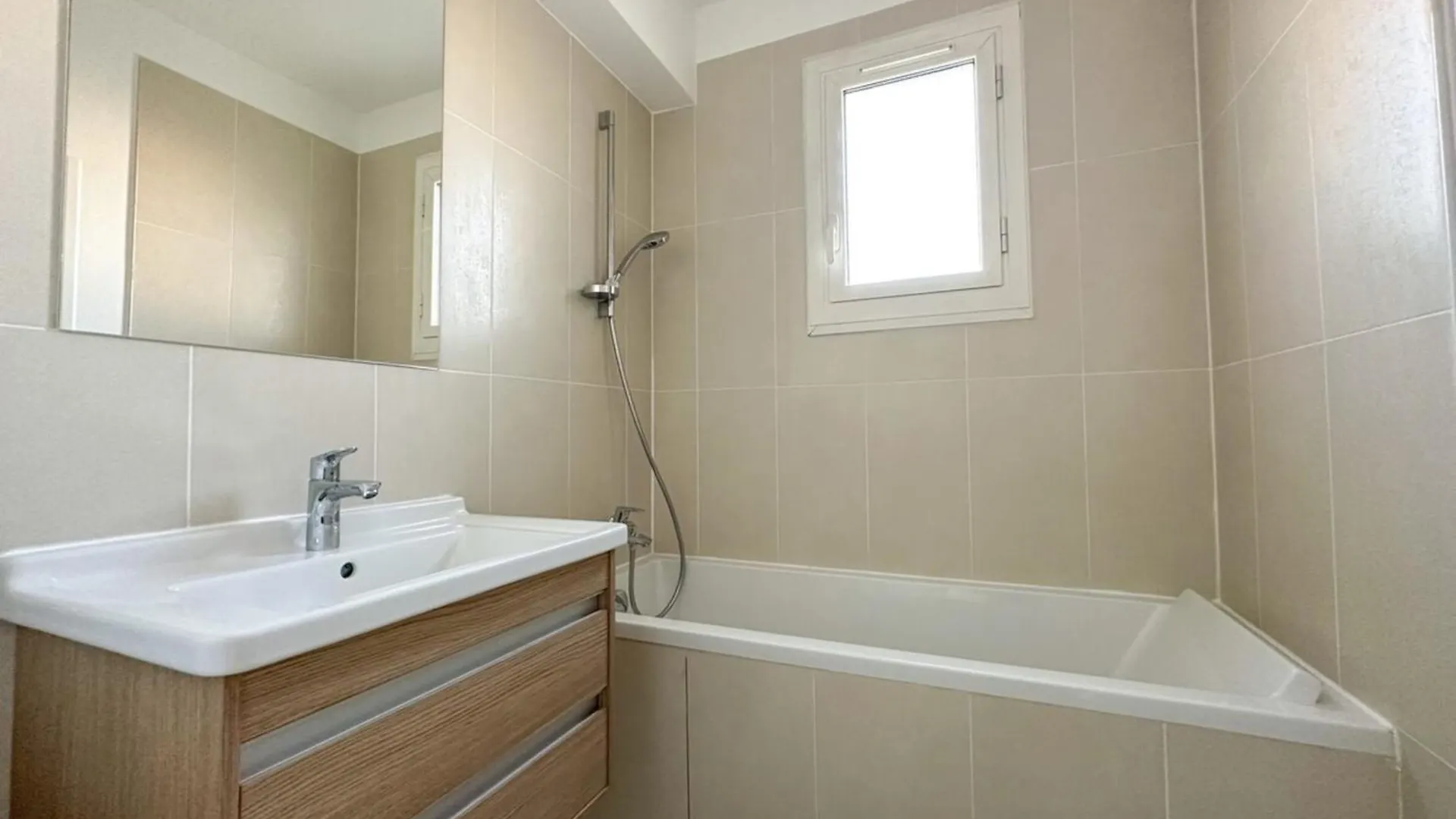Holiday home Flexliving - Room - Remusat Paris France